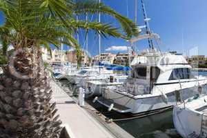 Hafen von Gruissan im Sommer - Port of Gruissan in summer