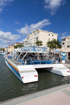 Ausflugsboot im Hafen Gruissan - Excursion boat in the port Grui