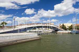 Brücke im Hafen von Gruissan - Bridge at the Port of Gruissan