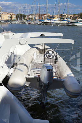 Beiboot mit Außenborder - Dinghy with outboard engine