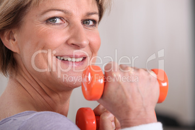 Woman lifting dumbbells at the gym