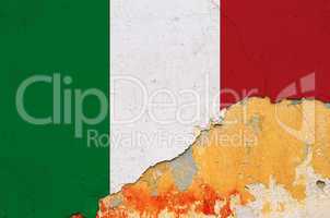 italian flag grunge wall