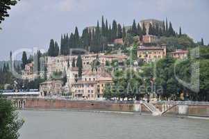 Etsch und Hügel S. Pietro in Verona