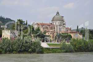 Kirche San Giorgio in Verona