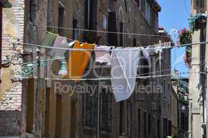 Wäsche an einem Haus in Venedig