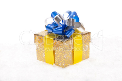 Weihnachtspaket mit Schleife - Christmas gift with ribbon
