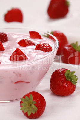 Joghurt mit frischen Erdbeeren