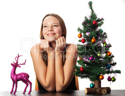 Frau, Hirsch und ein Weihnachtsbaum