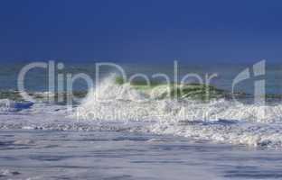 Wellen der Nordsee mit Brandung und Gischt