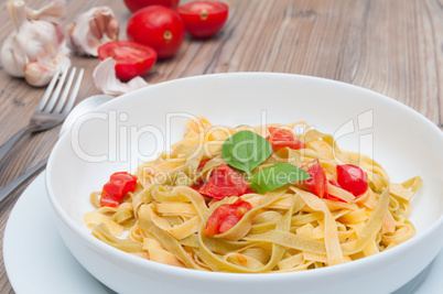 Pasta With Garlic and Tomatoes