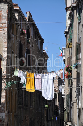 Wäsche an einem Haus in Venedig