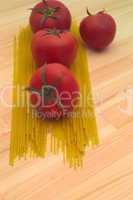 fresh tomato and spaghetti pasta