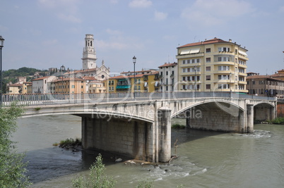 Garibaldi-Brücke und Dom in Verona