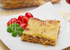 Lasagna with tomatoes, cheese and parsley