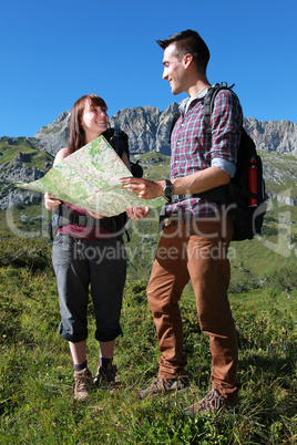 Wegsuche während einer Wanderung