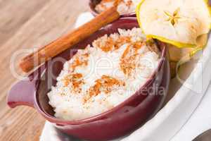 milk rice with cinnamon and applesauce