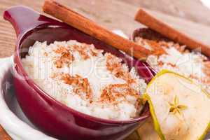 milk rice with cinnamon and applesauce