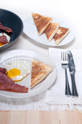 eggs bacon and toast bread