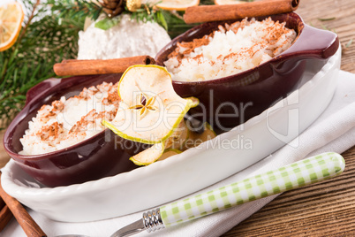 milk rice with cinnamon and applesauce