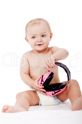 Baby kleinkind mit rosa kopfhörer als Ohrenschutz mit freistell