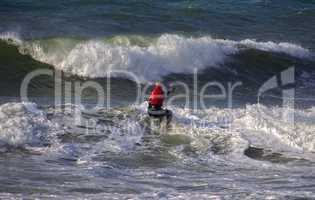 Kitesurfen in den Wellen auf der Nordsee