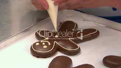german confectioner paint face on gingerbread man 10788
