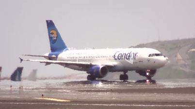 Passagierflugzeug  am Flughafen von Madeira.