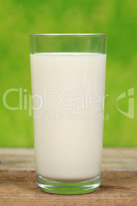 Frische Milch im Glas