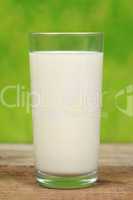 Frische Milch im Glas