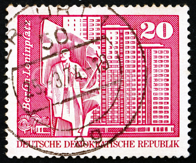 Postage stamp GDR 1973 Statue of Lenin, Berlin