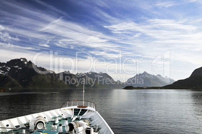 Früh am Morgen in der Raftsundpassage, kurz vorm einbiegen in d