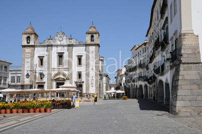 the historical square of Do Giraldo in Evora