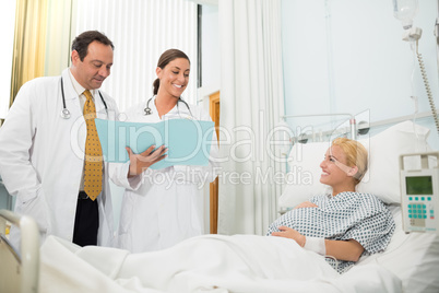 Pregnant woman in her bed talking with doctors