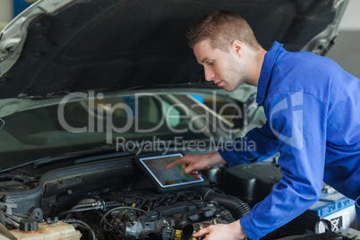 Mechanic using tablet pc