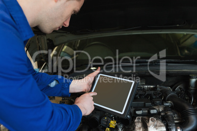 Mechanic using digital tablet