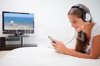 Woman listening to music with her mp3 player