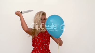 Frau mit Luftballon