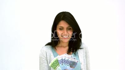 Frau mit Geldscheinen