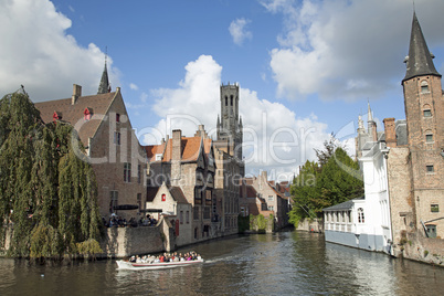 gracht und belfried in brügge, belgien