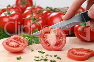 Tomate schneiden