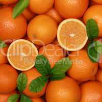 Orangen mit Blättern