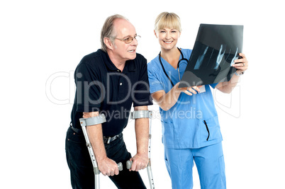 Surgeon showing x-ray sheet to her patient