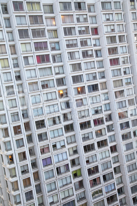 Fassade eines Hochhauses in Paris, Frankreich