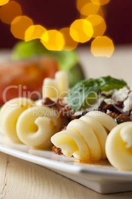 Spirelli-Nudeln mit Sauce Bolognese