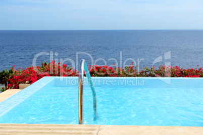 The infinity sea view swimming pool with jacuzzi at luxury hotel