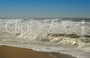 Wellen der Nordsee mit Brandung und Gischt