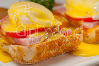 eggs benedict on bread with tomato and ham