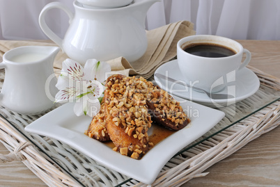 french toast with walnuts and cinnamon