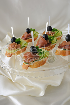 canapes with ham