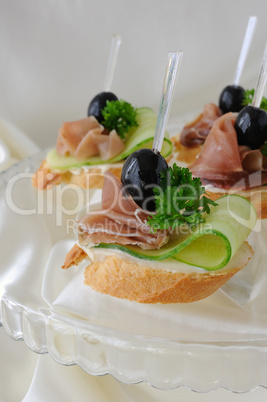 canapes with ham